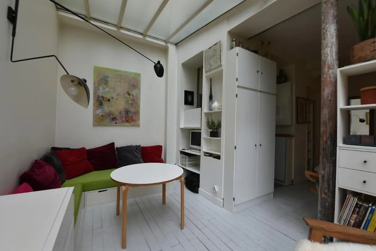 Bonjour Menilmontant! Apartment Paris 0*,  France